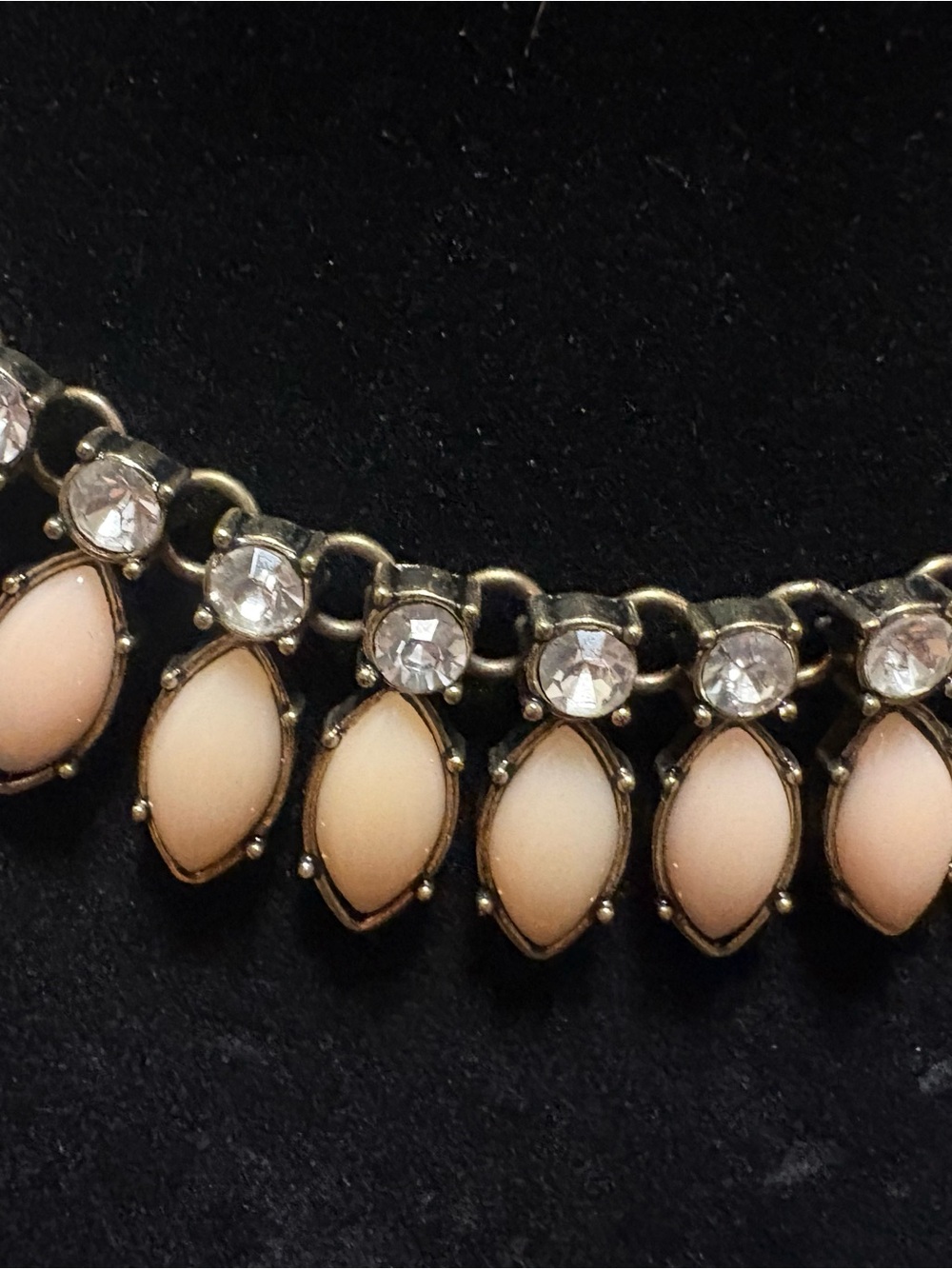 Cära Elegant Cream Teardrop Statement Necklace - Picture 3 of 5